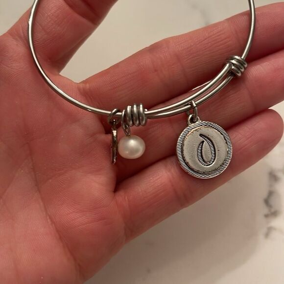 Unwritten “O” Bracelet - Picture 2 of 2